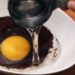 Mira lo que sucede cuando le añades un huevo crudo a tu café