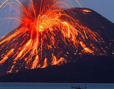 Krakatoa en Indonesia, el volcán más peligroso del mundo