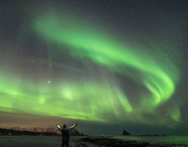 Así es dormir bajo auroras boreales en Noruega (10 fotos)