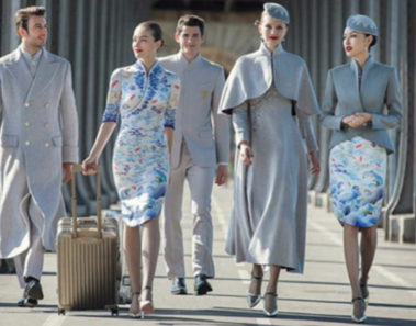 Los empleados de esta aerolínea china tienen nuevos uniformes, ¡y son asombrosos!