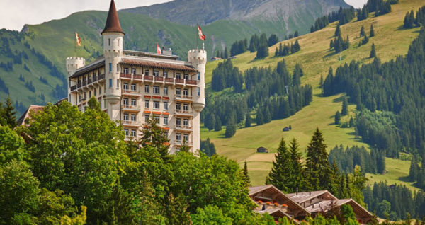 Gstaad, un refugio en los Alpes Suizos