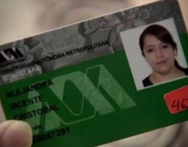 Su hija murió en el terremoto, pero falsos rescatistas se robaron la tarjeta de débito e hicieron compras con ella