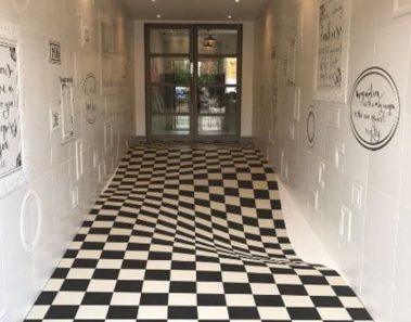 Ilusión óptica: ¿Este suelo es plano o curvo?