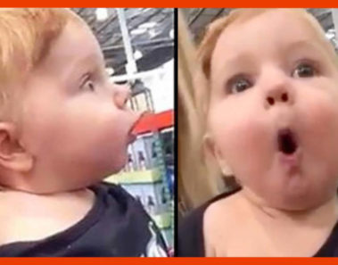 El bebé ve las decoraciones de navidad por primera vez – ahora mira su maravillosa reacción