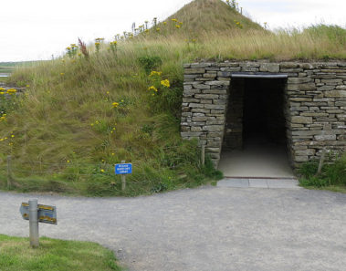 En 1850 un campesino encontró una puerta secreta en la tierra, lo que halló al otro lado asombró al mundo