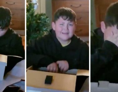 Madre le da regalo vacío al hijo, lee el mensaje en el fondo y se derrumba de emoción