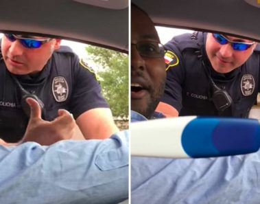Policía para a hombre que conduce con bebé sin silla para niños: No entiende nada hasta mirar a su esposa
