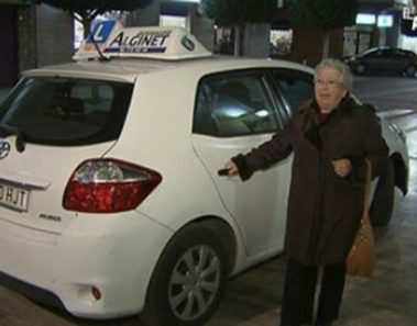 Trini, de 84 años, acaba de sacar su carnet de conducir: “Mis tiempos son estos”