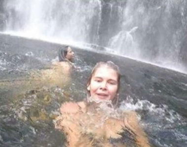 Mujer capta en cámara una impactante escena por error – mira con atención al detalle de detrás