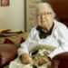 Ladrón armado irrumpe en casa de Doris, 99 años, luego ella se enfrenta y le habla claro