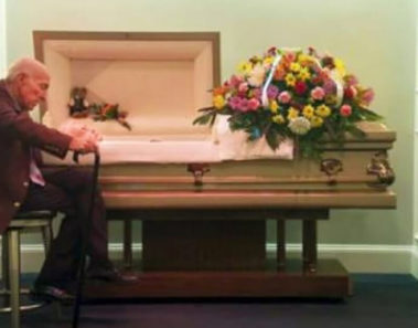 Las palabras del viudo a su mujer fallecida hace que las lágrimas broten