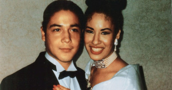 ¿Recuerdas al esposo de Selena Quintanilla? Mira cómo luce hoy y a esto se dedica