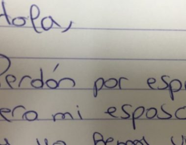 Padre soltero lleva a su hija a una cena especial, entonces una nota de unos extraños lo paraliza todo