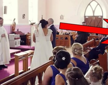 Una voz interrumpe la boda y deja a la novia helada – cuando se gira salen las lágrimas