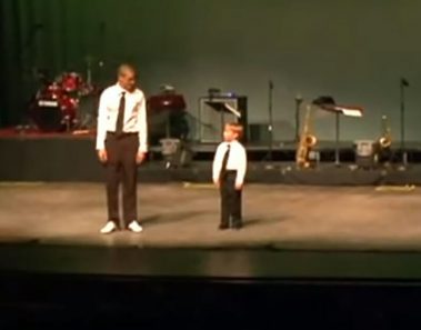 Cuando este niño de 6 años subió al escenario a bailar, nadie pudo dejar de aplaudir