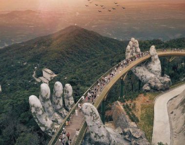 puente cau vang dan nang manos gigantescas