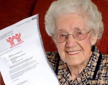 Abuelita de 95 años termina de pagar la casa de Infonavit