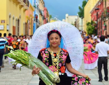 cual es el traje tipico de oaxaca