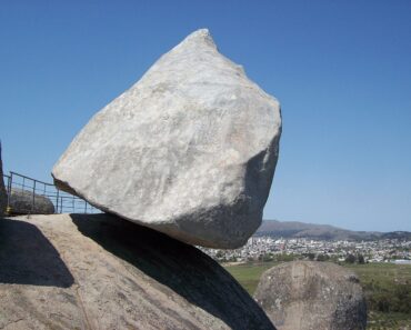cerro de La Piedra Movediza